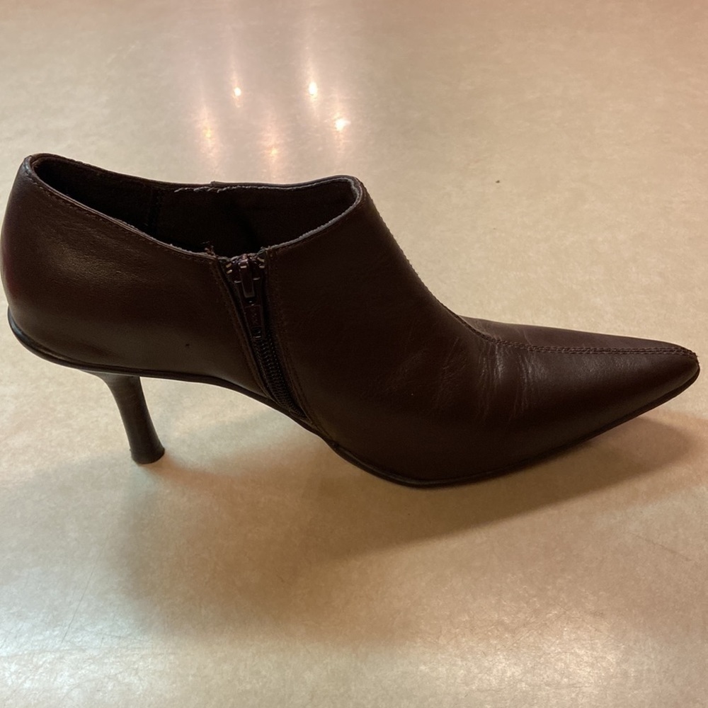 Reaction Kenneth Cole Brown Pointed Toe Heel 2.5” Ankle Bootie - Picture 11 of 14